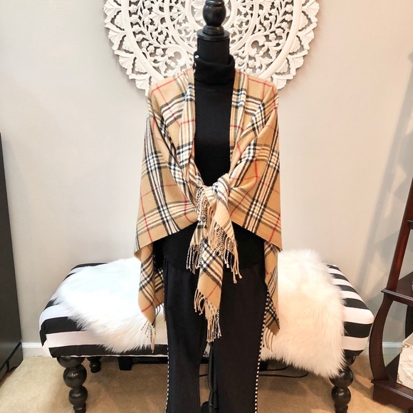 Poncho Wrap💛NWOT💛 - Picture 2 of 9